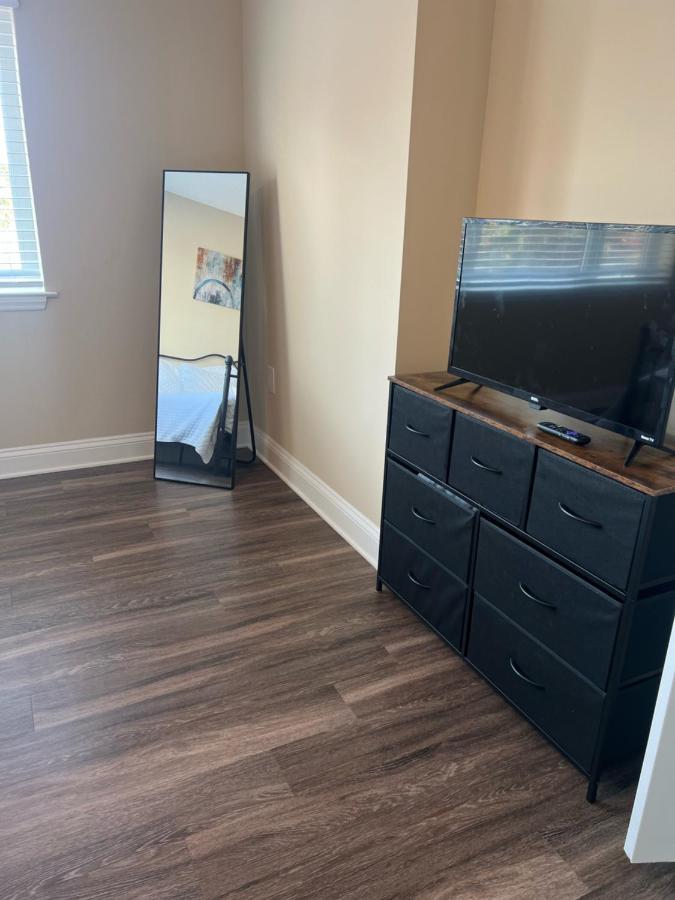 Spacious 2 Bed, 2 Bath Uptown Gem In The Heart Of The City-Parking-Wi-Fi-Balcony Cgv Шарлът Екстериор снимка